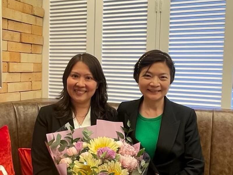 Annie - Financial Advisor